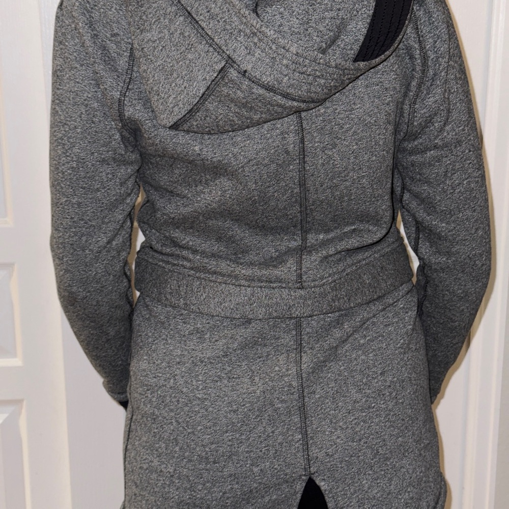Lululemon Jacket - Picture 9 of 9